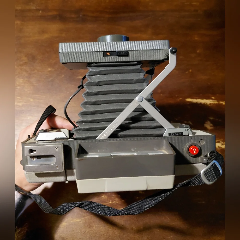 Vintage Polaroid 420 Automatic Land Camera